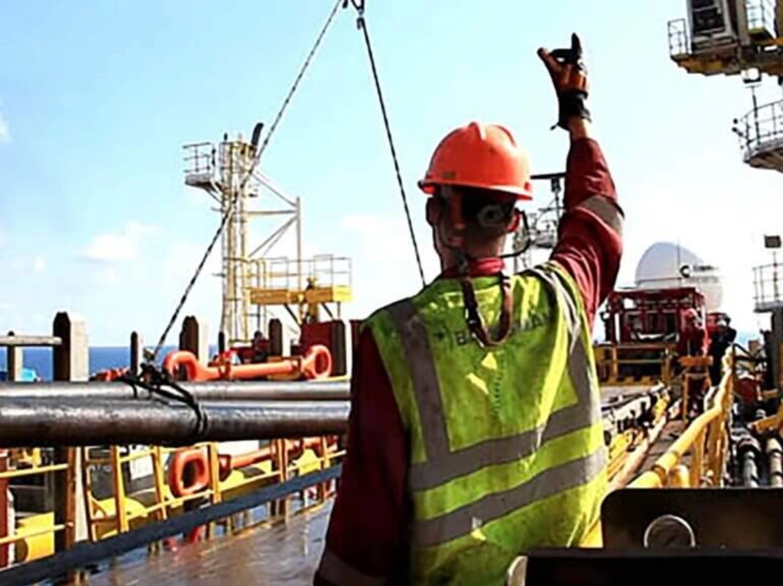 Dredger Deck Crane Safety Procedure: Practical Shipboard Lifting Rules, Field SOP, and Decision Triggers